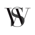 Stiliserad logotyp med överlappande bokstäverna ”V” och ”S” i svart och grått. Bokstäverna korsar varandra i en elegant serif-typografi mot vit bakgrund, vilket skapar en monogramkänsla.