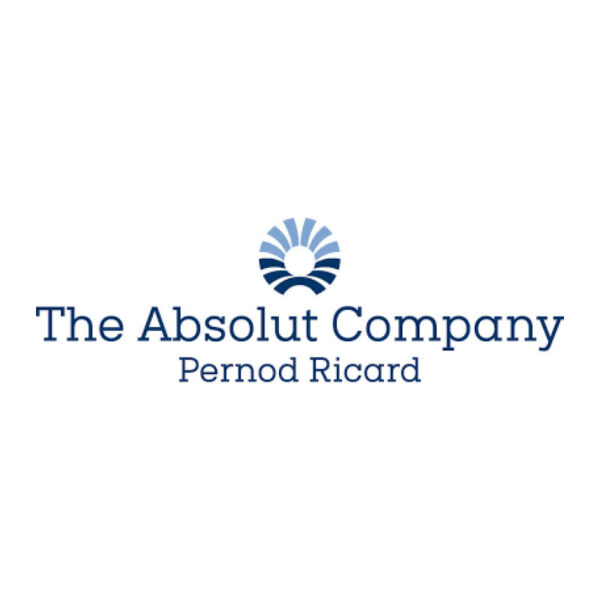 Logotyp med blått emblem ovanför texten “The Absolut Company” och mindre text “Pernod Ricard”, centrerad på vit bakgrund, som visar varumärkesidentitet för Absolut Company.