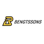 Gul, stiliserad bokstav eller logotyp som liknar ett “B” med rundade former, placerad till vänster på en helt svart bakgrund; inget annat motiv eller text syns, vilket ger ett minimalistiskt och grafiskt uttryck.