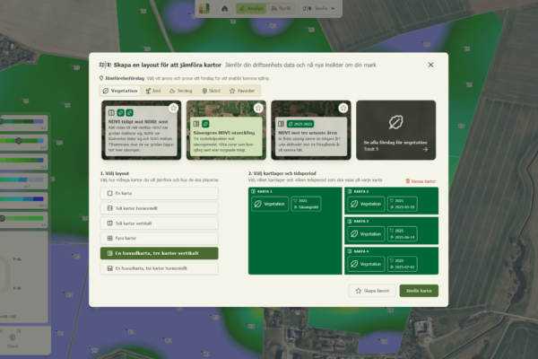 Dialogrutan ”Skapa en layout för att jämföra kartor” visas ovanpå en fältkarta. Användaren väljer Vegetation och layouten ”En huvudkarta, tre kartor vertikalt”, samt kartlager för ”KARTA 1–4” med datum 2025-05-20, 2025-06-14 och 2025-07-02.